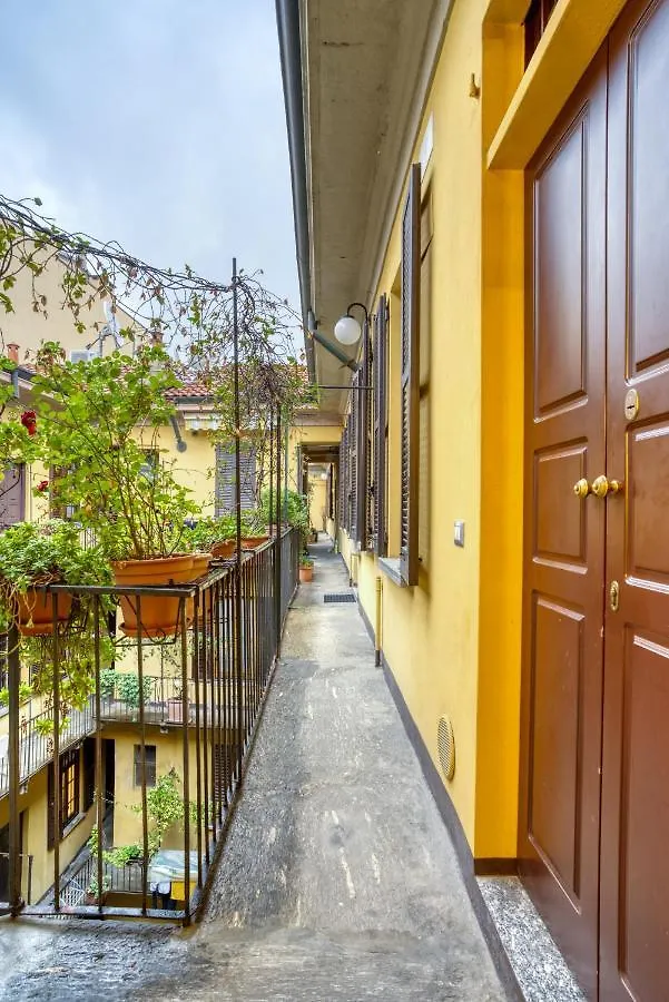 Navigli Top Floor Apartment 15 Mins From Duomo Mailand